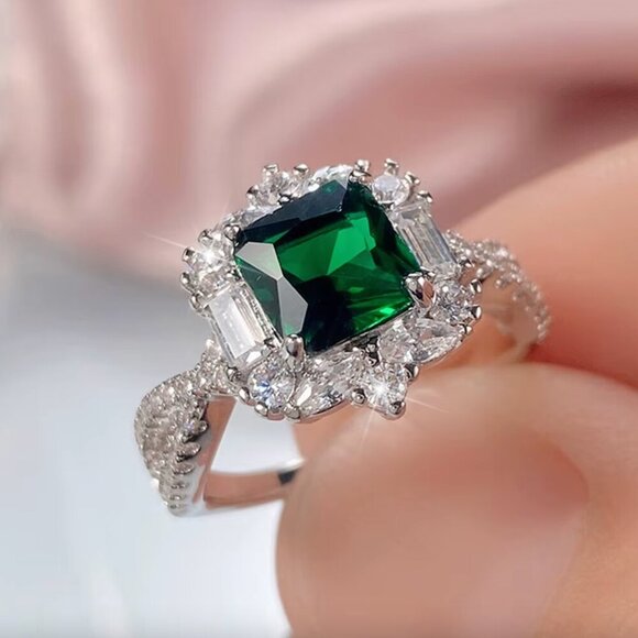 NEW 18k White Gold Emerald Diamond Ring - Picture 4 of 8